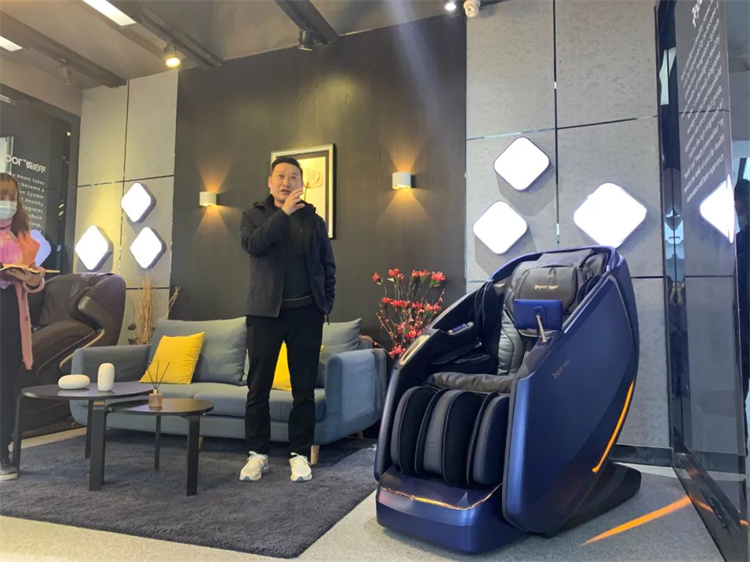 开云.kaiyun集团旗下品牌—锐珀尔举行新款4D穴感总裁按摩椅S500内训会